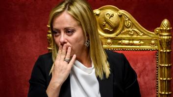 Polémica en Italia por la foto antigua de un viceministro de Meloni portando un brazalete nazi