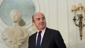 Guindos apoya a Uber y llama a los taxis a "adaptarse" a los medios tecnológicos