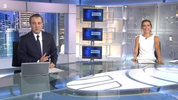 El llamativo gesto con el que se han despedido Ángeles Blanco y José Ribagorda en 'Informativos Telecinco'