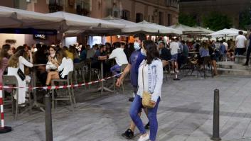 Más de la mitad de la población cree que habría que tomar "medidas más exigentes" frente al covid