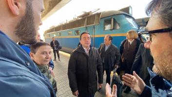 Albares llega a Kiev para hacer entrega de 30 ambulancias