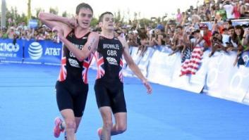 La Federación Española pide descalificar a los Brownlee por esta solidaria imagen