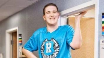 El adolescente más alto del mundo que no puede dejar de crecer