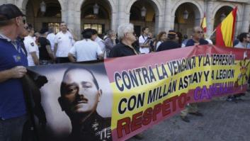 Los Caballeros Legionarios se manifiestan contra Carmena por la calle de Millán Astray