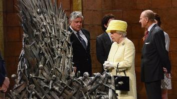 Las cámaras captan la inesperada conversación de Isabel II con un soldado