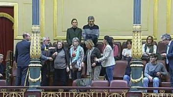 Mordazas y 'La Canción del Pueblo' de Los Miserables para protestar contra la ley de Seguridad