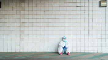 Desbordados y con agotamiento crónico: así llegan los sanitarios al segundo verano pandémico
