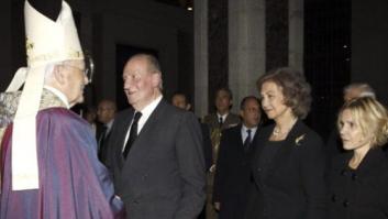 Los reyes Juan Carlos y Sofía presiden el funeral de la duquesa de Alba en Madrid