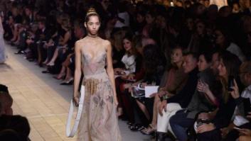 El estreno de Maria Grazia Chiuri en Dior llega cargado de reivindicaciones feministas