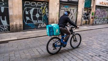 Deliveroo prepara su salida de España a unas semanas de la entrada en vigor de la ley riders