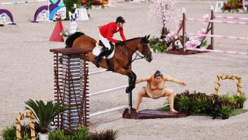 Los caballos que compiten en Tokio, aterrados por lo se ve en la foto: la razón es evidente