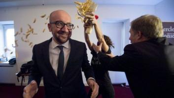 Charles Michel, primer ministro belga, atacado con patatas fritas y mayonesa