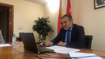 Madrid piensa en una tercera dosis y desoye la recomendación de Fernando Simón