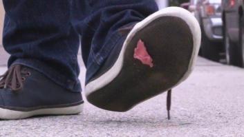 Tres trucos para quitarte un chicle pegado al zapato