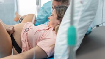 "Os voy a pinchar la burbuja": una médico la lía con su mensaje sobre las madres y la epidural