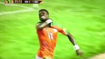 Aurier incendia las redes tras celebrar un gol como si se degollase