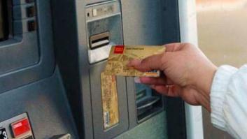 Carmena grava los cajeros y baja el IBI a los "más dañados por la crisis"