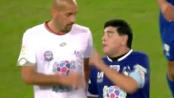 Maradona y Verón discuten en el Partido por la Paz del papa Francisco