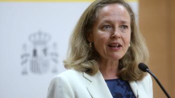 Calviño cuestiona que crear una eléctrica pública sea una medida eficaz para abaratar el precio de la luz