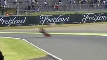 Pedrosa sale literalmente volando de su moto y se rompe la clavícula