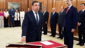 El ministro de Agricultura triunfa en Twitter con esta respuesta a 'El Mundo Today'