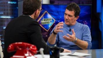 La airada reacción del público de 'El Hormiguero' cuando Motos hace esta pregunta a Antonio Banderas