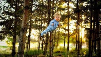 Un padre fotografía a su hijo con Down volando para romper barreras