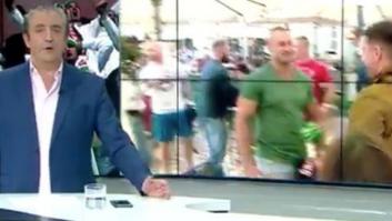 Los ultras del Legia de Varsovia la toman con un periodista de 'Jugones' en el centro de Madrid