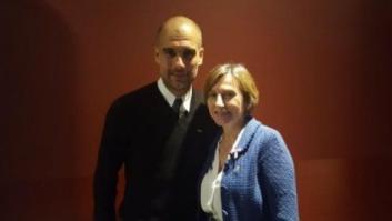 Guardiola se fotografía con Carme Forcadell para mostrarle su apoyo por la querella