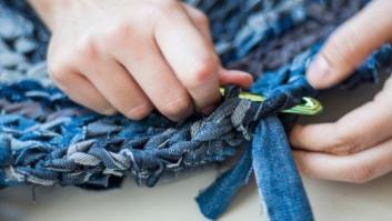 Ideas sencillas para decorar y a la vez dar una segunda vida a la ropa vieja