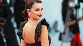 Penélope Cruz vuelve a la alfombra roja y lo da todo en Venecia