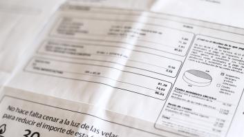 Un hombre la emprende a pedradas contra una oficina de Naturgy en Vigo por su factura