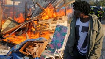 Comienzan a demoler las estructuras de Calais mientras sigue el desalojo