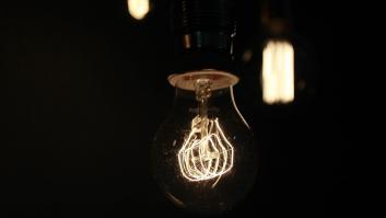 El Gobierno valora prorrogar trimestralmente la rebaja fiscal de la luz