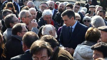 Pedro Sánchez homenajea al exilio español en Francia en la tumba de Manuel Azaña