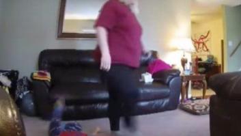 Una niñera maltrata a un niño con síndrome de Down y los padres logran grabarlo todo