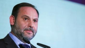 Un policía nacional llama "rojo" al ministro Ábalos y le saca la placa en un bar de Mérida