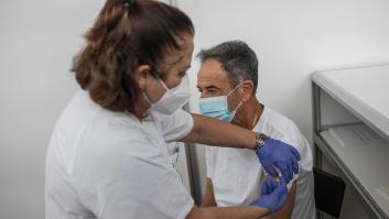 Expertos de EEUU rechazan aprobar una tercera dosis de Pfizer