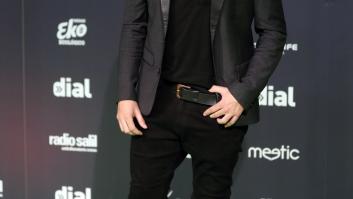 Pablo López toca en Metro de Madrid junto a uno de los concursantes de 'La Voz'