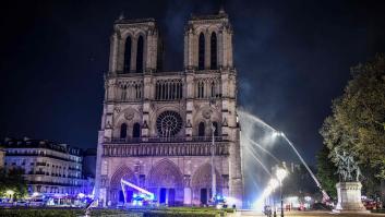 Internet se vuelca con la búsqueda de un padre y una niña que fueron fotografiados en Notre Dame antes del incendio