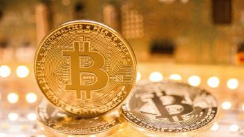 Una empresa investigada por estafa organiza un evento sobre criptomonedas para jóvenes en Badalona