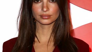 El espectacular cambio de 'look' de Emily Ratajkowski