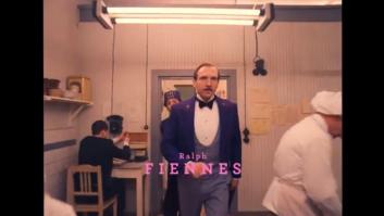 Wes Anderson dirige la campaña de H&M de Navidad protagonizada por un 'maquinista' Adrien Brody