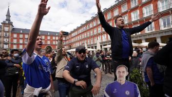 Tensión en la Plaza Mayor tras una pelea entre los hinchas del Chelsea y del City