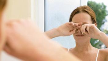 ¿Por qué se nos nota el sueño en los ojos?