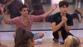 Juan Antonio y Marina, de 'OT' se enzarzan con Los Javis por una crítica incluida en 'Paquita Salas' (Netflix)