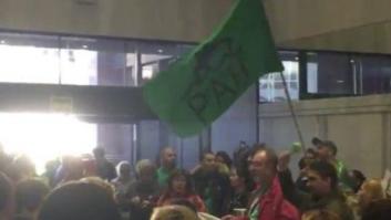 Varios miembros de la PAH se encierran en la sede de Goldman Sachs en Madrid