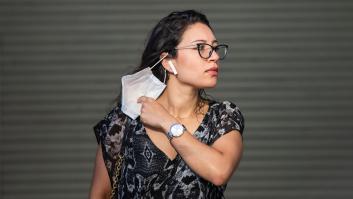 El Gobierno aprobará este martes el fin de las mascarillas en farmacias, hospitales y residencias