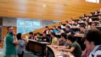 La universidad pública pierde 3.900 docentes e investigadores en dos cursos