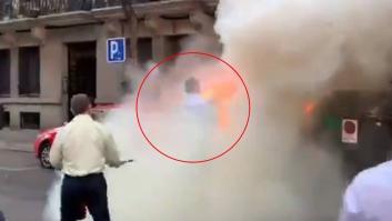 Varios individuos queman contenedores junto a la sede de Vox... y lo que sucedió después deja a todos estupefactos